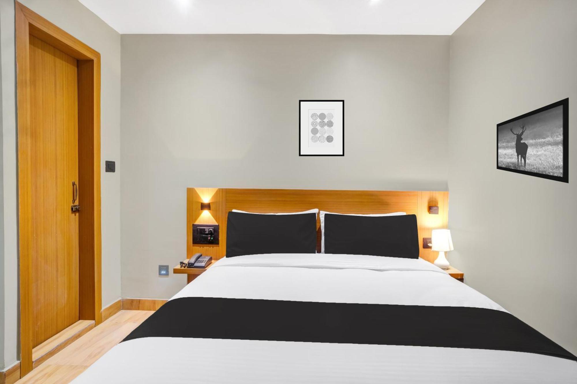 Townhouse Oak Sarusajai Stadium Dispur Екстер'єр фото